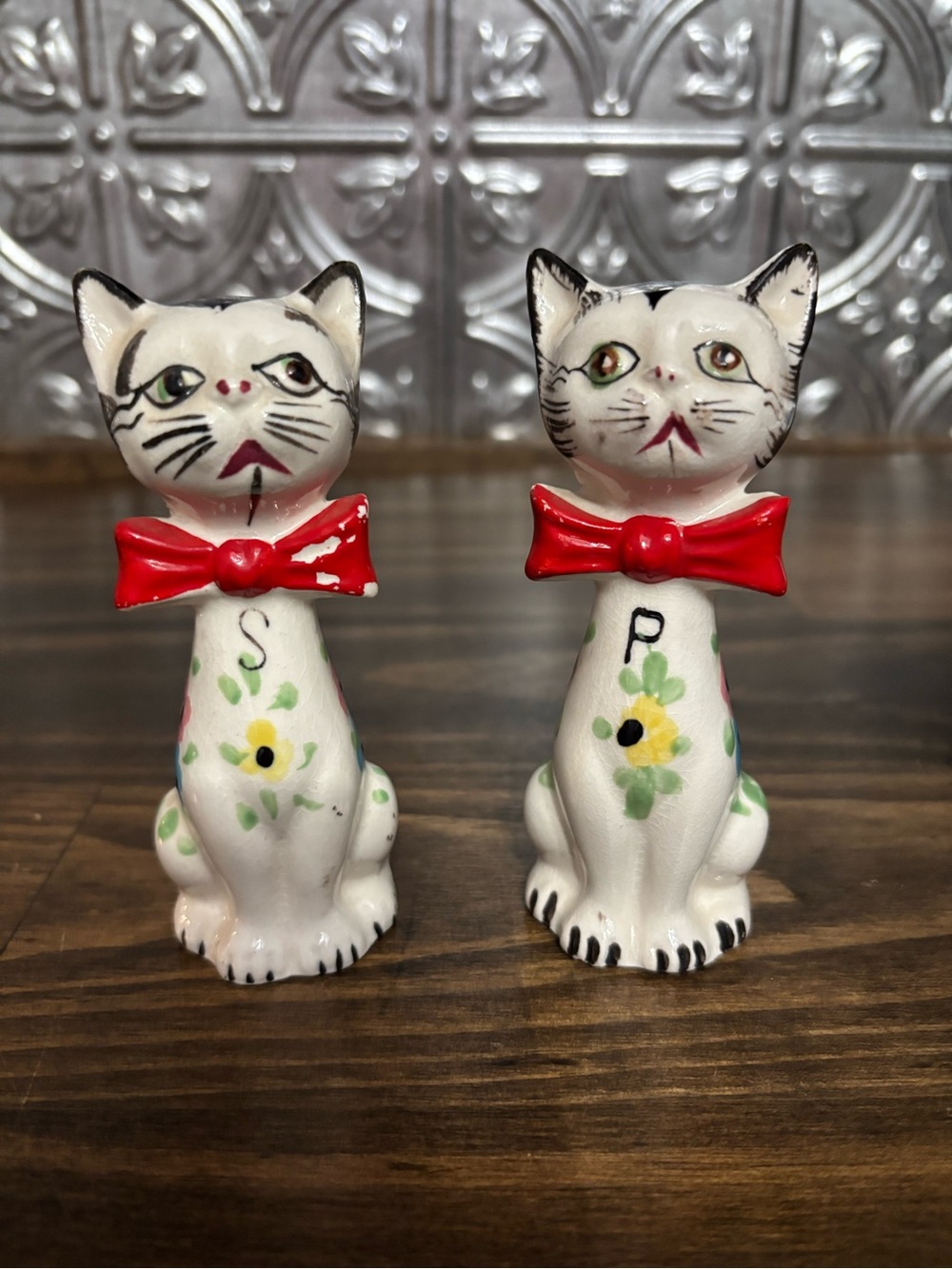 VintageWhite Ceramic Cat Salt & Pepper Shakers with Red Bows made in Japan